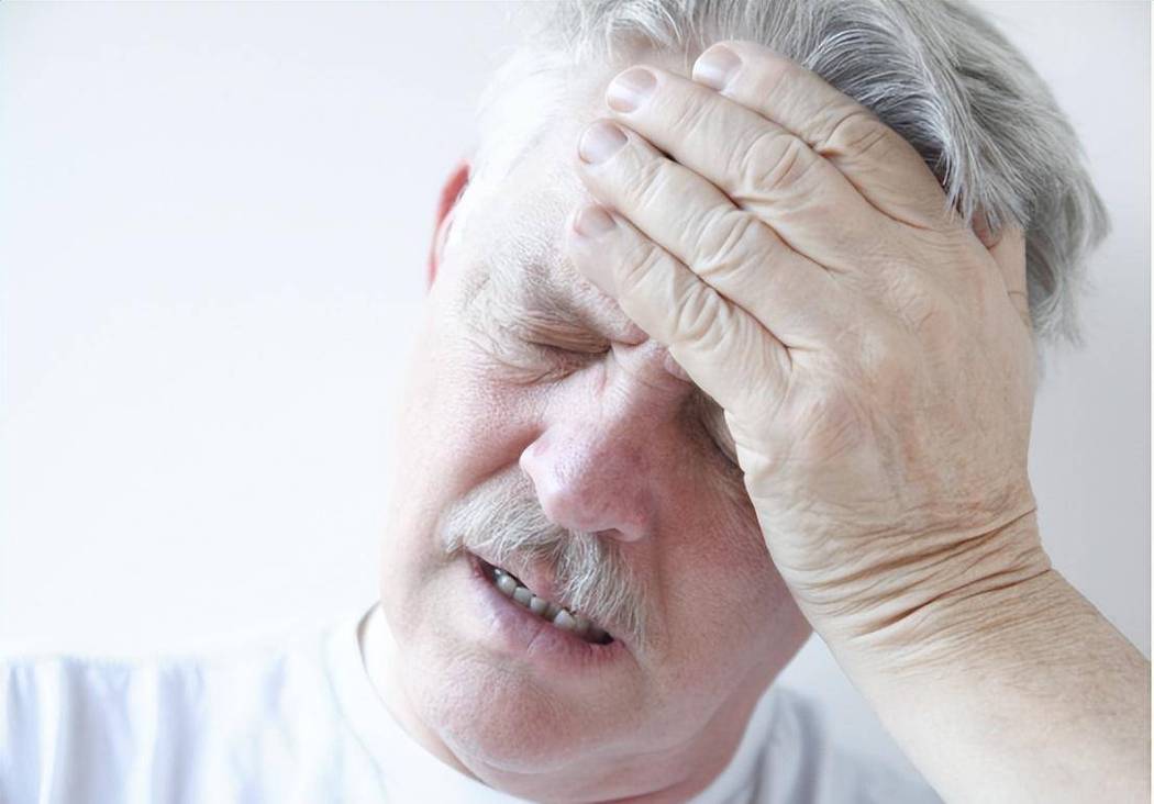 脑梗患者头晕而且吐了