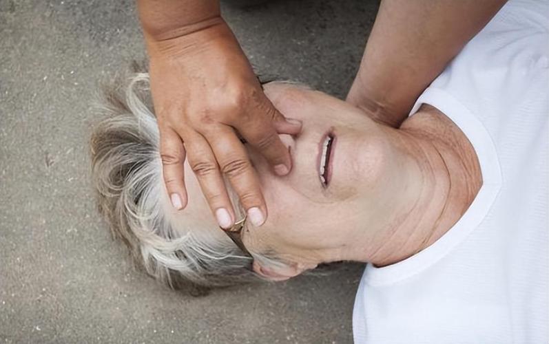 轻微脑梗患者突然手软