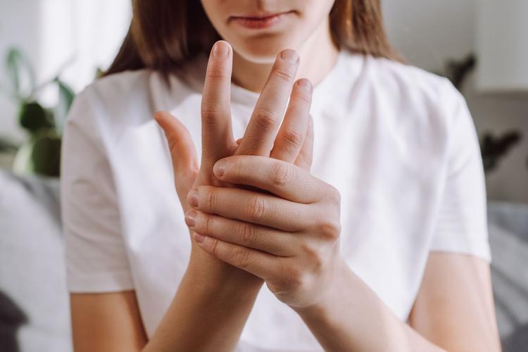 人流产后风湿病怎么治