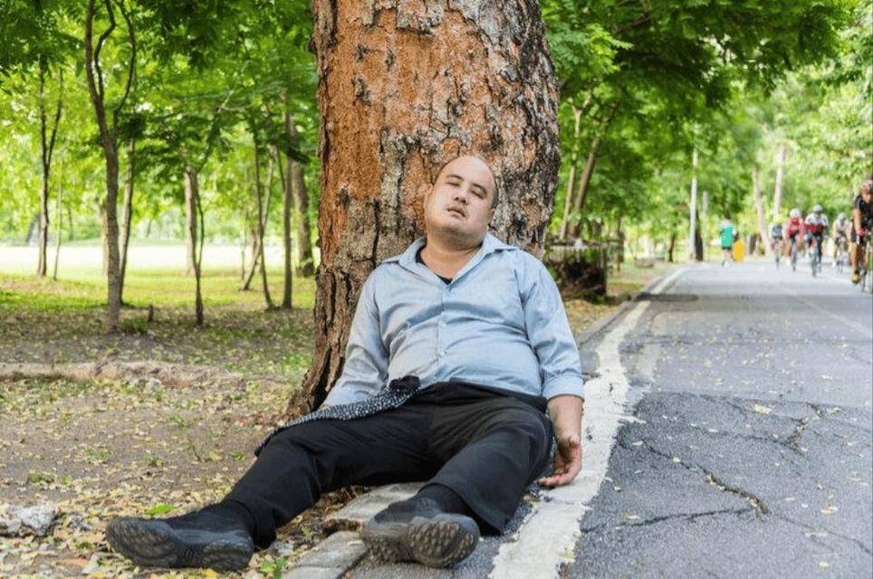 老人手脚不灵活 脑梗