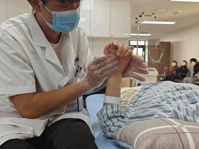 脑梗瘫痪病人按摩视频