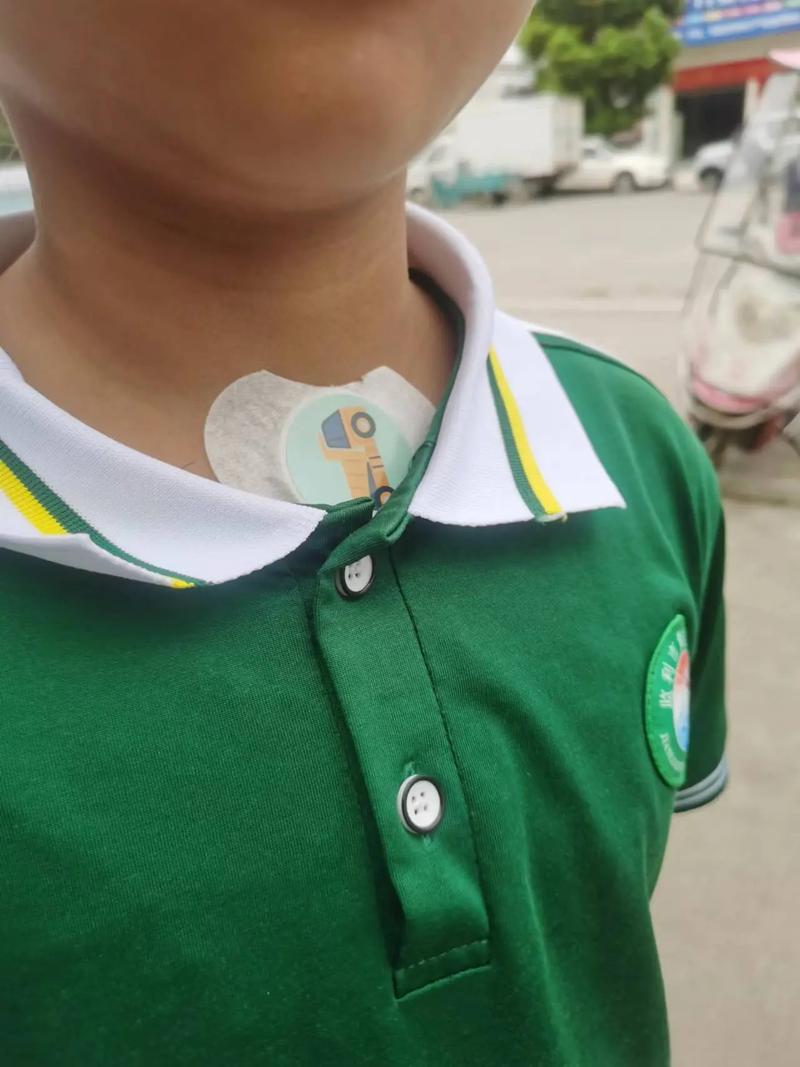 小孩感冒能贴风湿膏吗