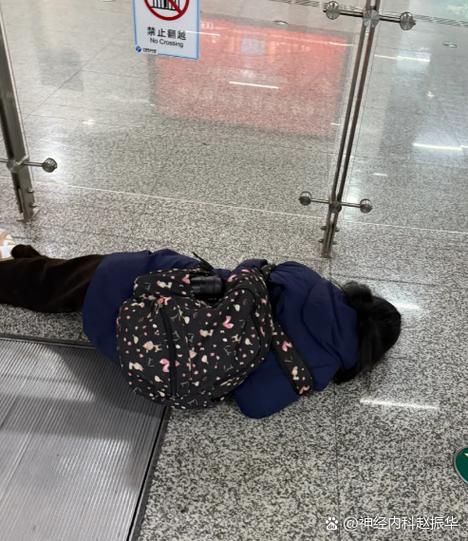 脑梗患者摔倒撞到脑袋