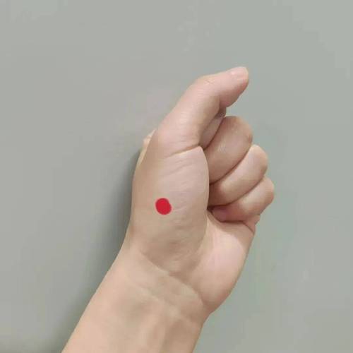 手指那个穴位对例假