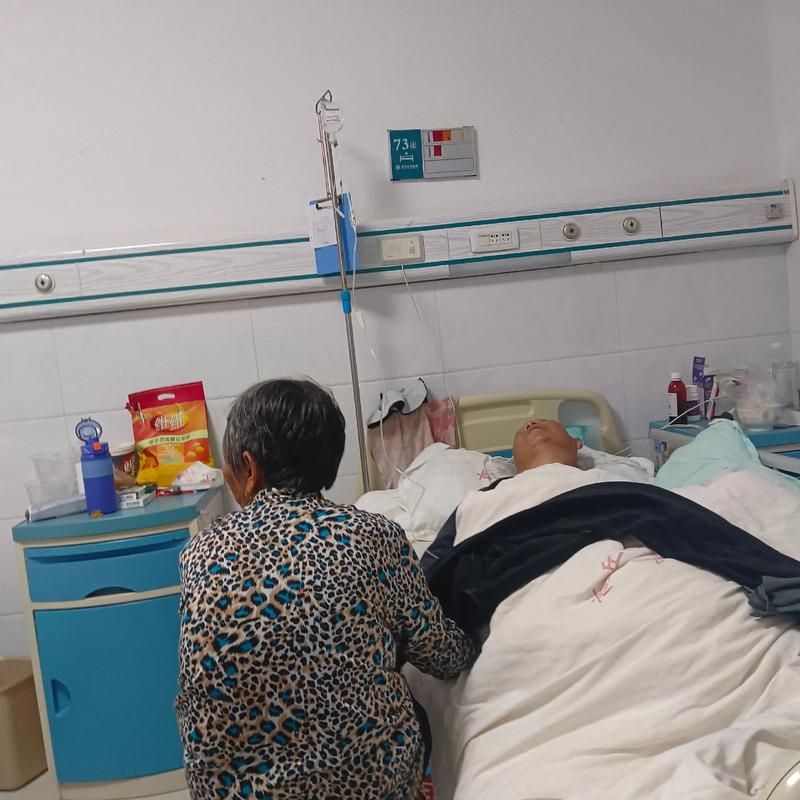 脑梗卧床夜间不停腿抖